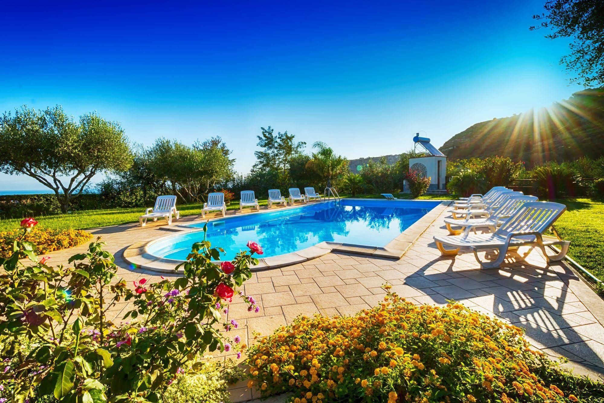 Garden Bed & Breakfast 3*